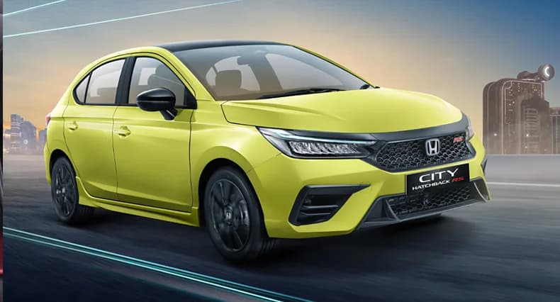 Honda City Hatchback RS warna Electric Lime Metallic tampak depan serong